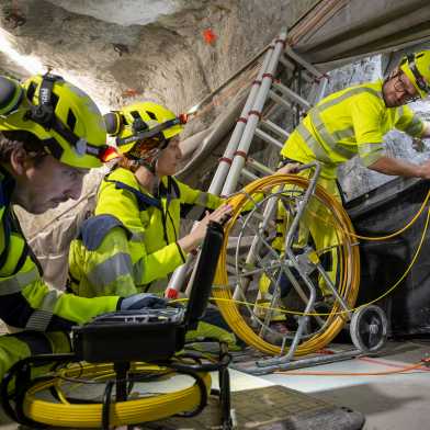 ETH researchers take measurements underground