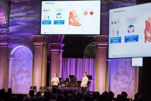 Sandra Haltmeier and Reinhard Wiesmayr presents her research on the stage in the main building of ETH Zurich.