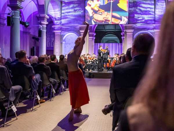 Giulia Tonelli performing in the main building of ETH Zurich.