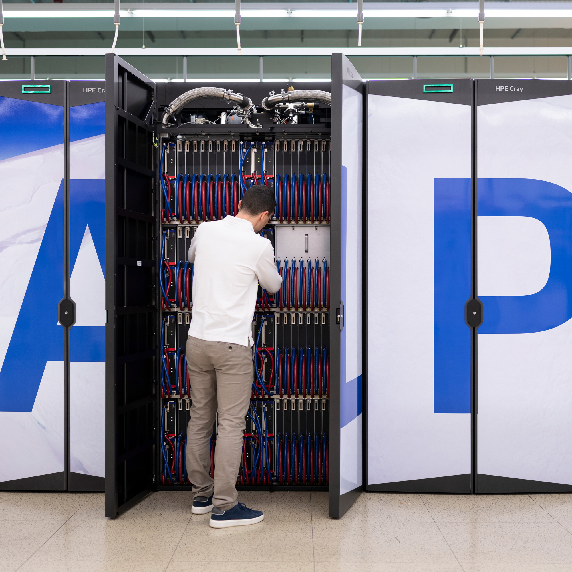 Enlarged view: A man is standing in front of the supercomputer.
