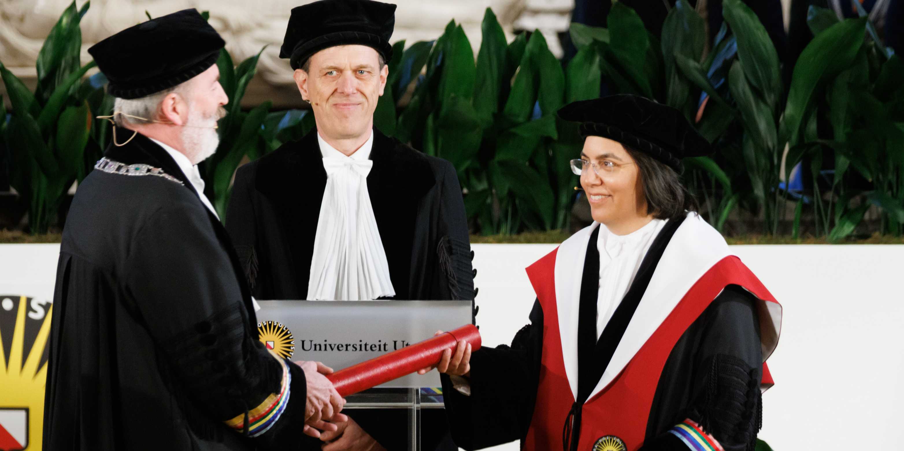 Sonia Senevirante (right) at the Dies Natalis Celebration of Utrecht University. (Photo: Utrecht University)