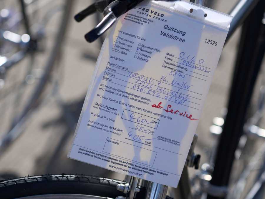 Enlarged view: Bike with receipt at the ETH Velobörse Polyterrasse