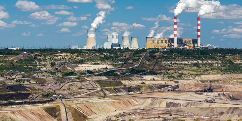 Vergrösserte Ansicht: Kraftwerk Belchatow in Polen 