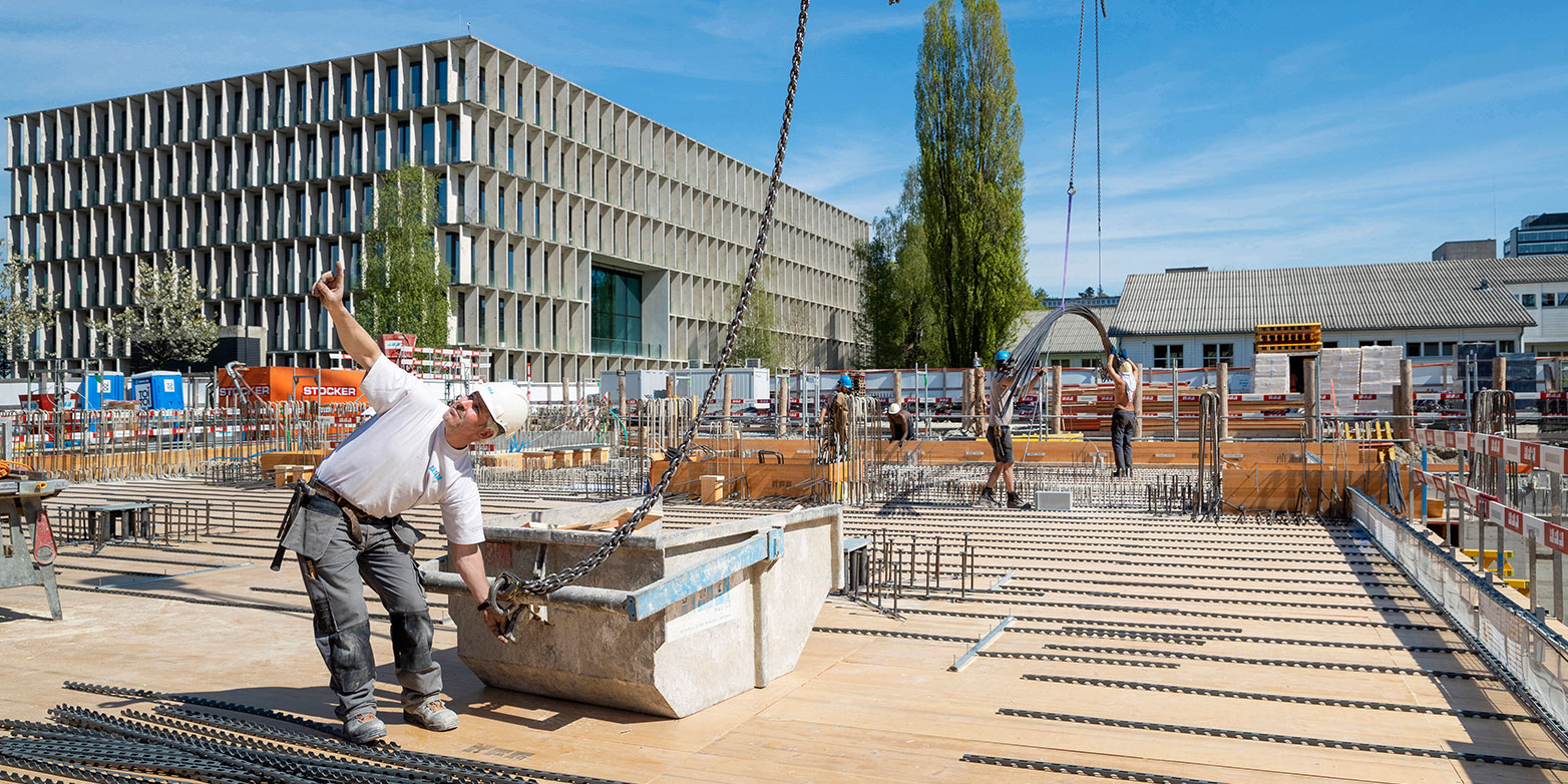 Die ETH Zürich entwickelt ihren Campus laufend weiter. Darüber orientierte Ulrich Weidmann, Vizepräsident für Infrastruktur, zusammen mit weiteren Fachexperten. (Bild ETH Zürich / Alessandro Della Bella)