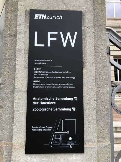 Gebäudetafel des LFW