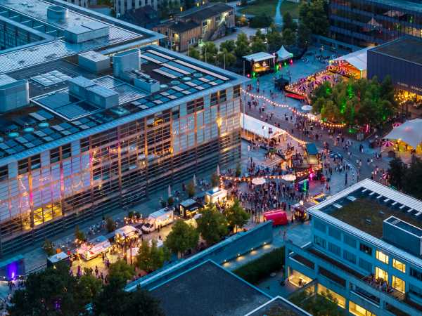 ETH Mitarbeitende auf dem Mitarbeitendenfest.