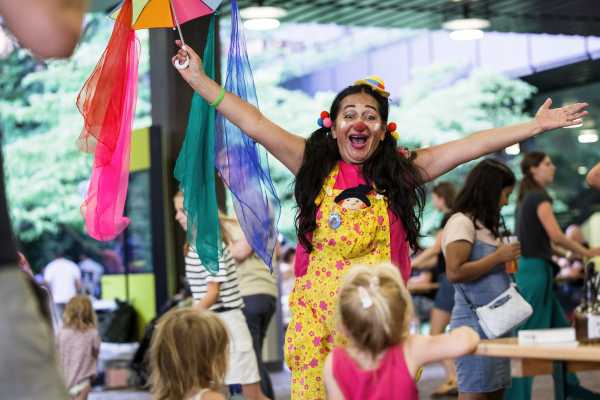 Unterhaltungsprogramm für Kinder beim Mitarbeitendefest.