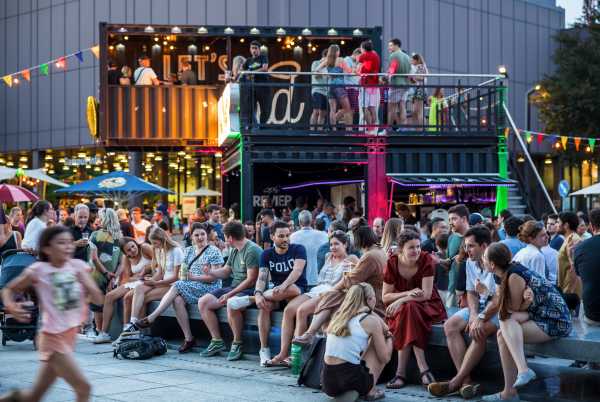 ETH Mitarbeitende beim Mitarbeitendefest.