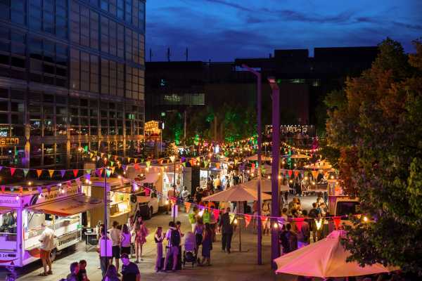 ETH Mitarbeitende beim Mitarbeitendefest.