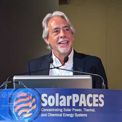 Aldo Steinfeld auf der SolarPACES 2024 in Madrid.