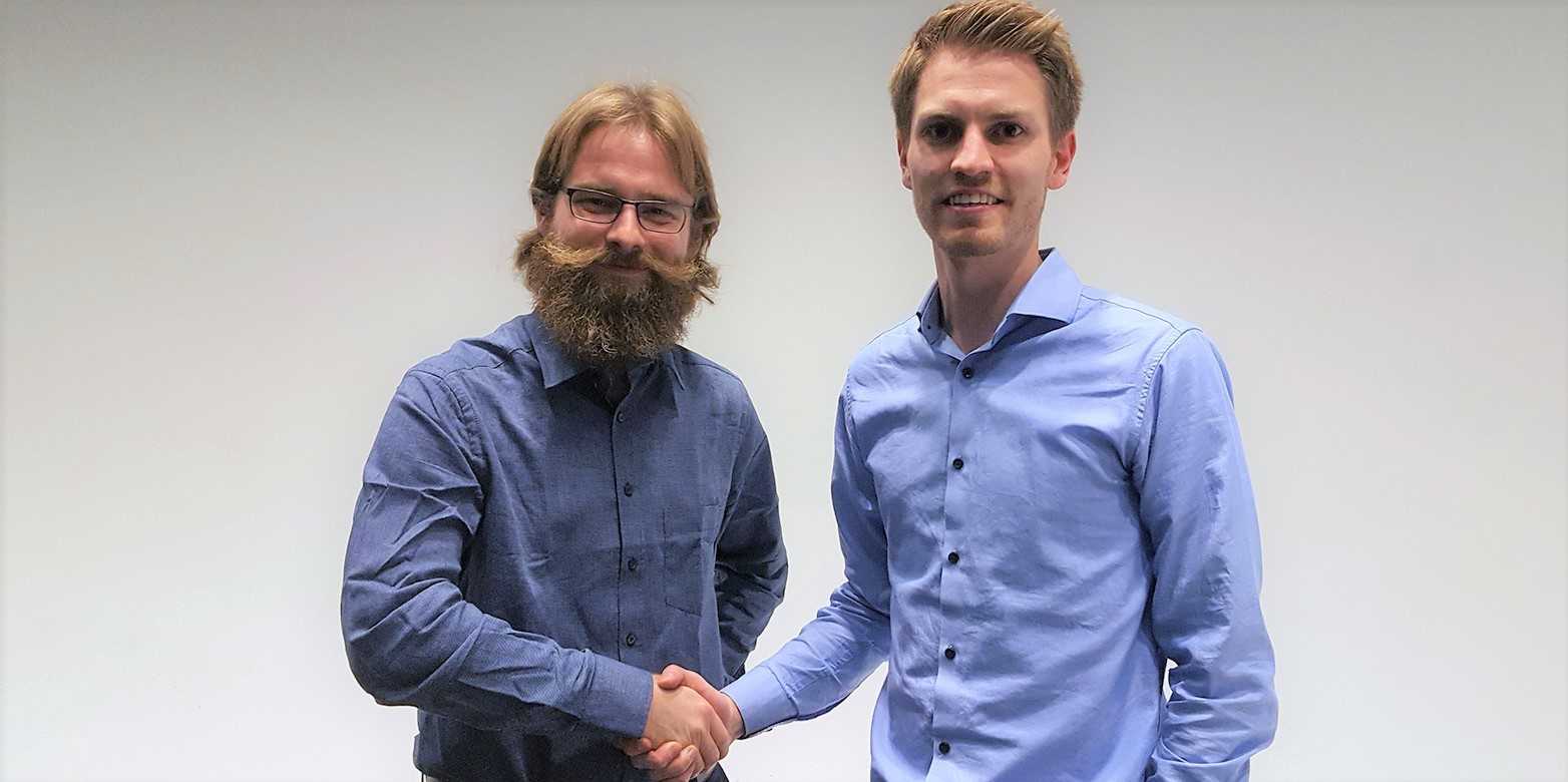 Enlarged view: AVETH has a new president: Martin Roszkowski (D-HEST, on the left), a doctoral student in neuroscience, replaces physics doctoral student Arik Jung (D-PHYS, on the right). (Photo: Florian Meyer)