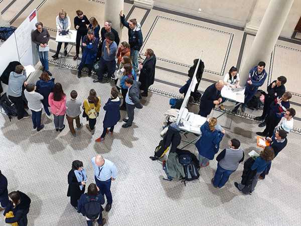 Enlarged view: Fly less? More than 200 Persons discussed how to reduce flight-related CO2 emissions. (Photo: ETH Zurich)