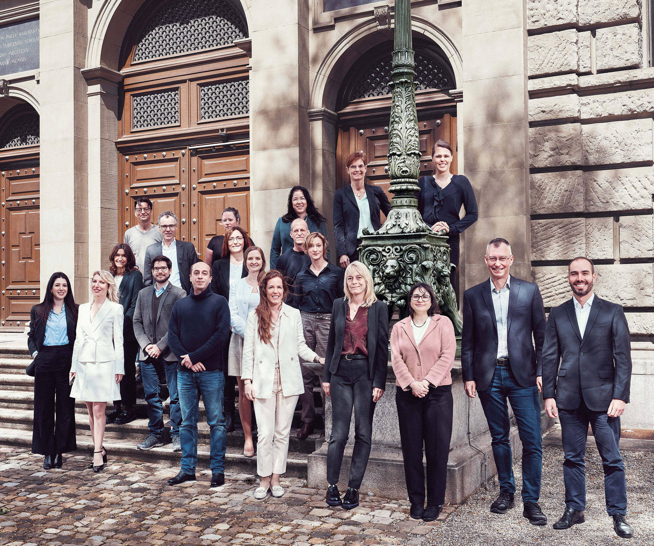 Group photo of the contract group in front of the ETH main building in the center
