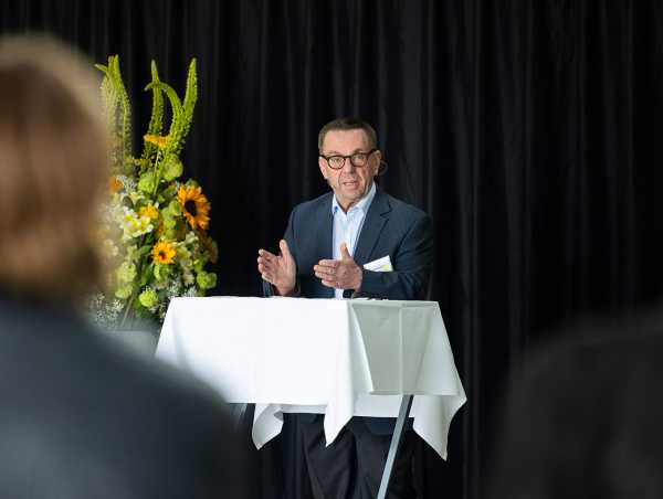 Ulrich Weidmann, Vice President for Infrastructure and himself a professor at D-BAUG, gives the opening speech at the inauguration of the refurbished HIF.