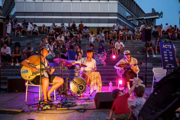 ETH Mitarbeitende beim Mitarbeitendenfest.