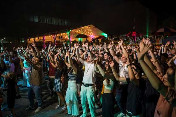 ETH Mitarbeitende beim Mitarbeitendenfest.