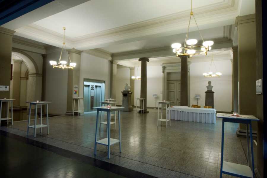 Enlarged view: Foyer vor Aula