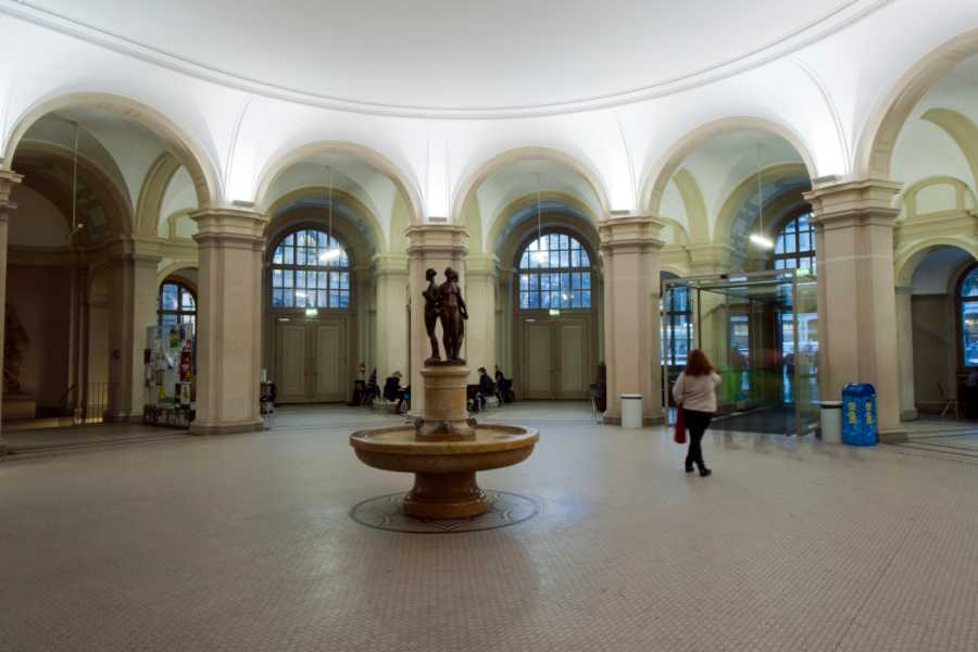 Enlarged view: HG Foyer Vorhalle Brunnebereich